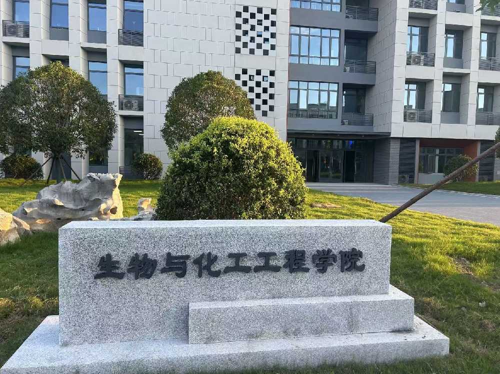 尉氏县扬州职业大学体育场高杆灯项目